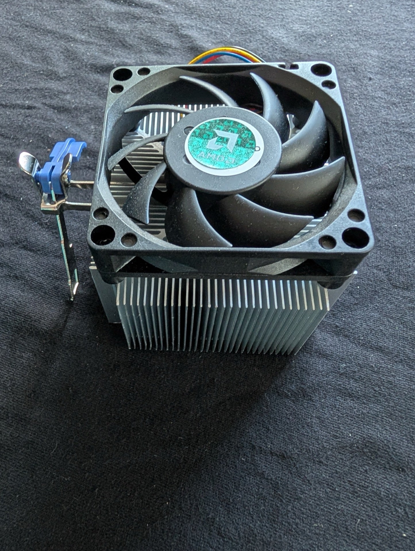 AMD Stock CPU Cooler Heatsink w/ Blue Lever 4-Pin PWM Fan - Arctic Cooling?